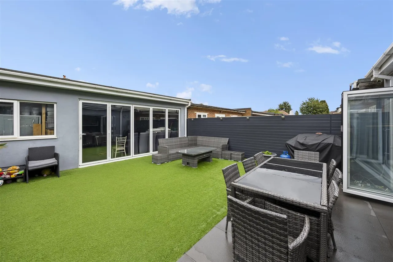 Fern Lane, Heston, photo 22