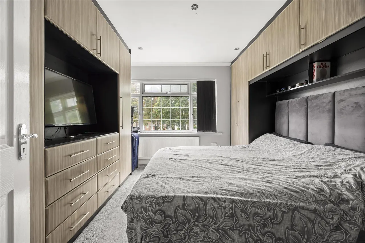Fern Lane, Heston, photo 12