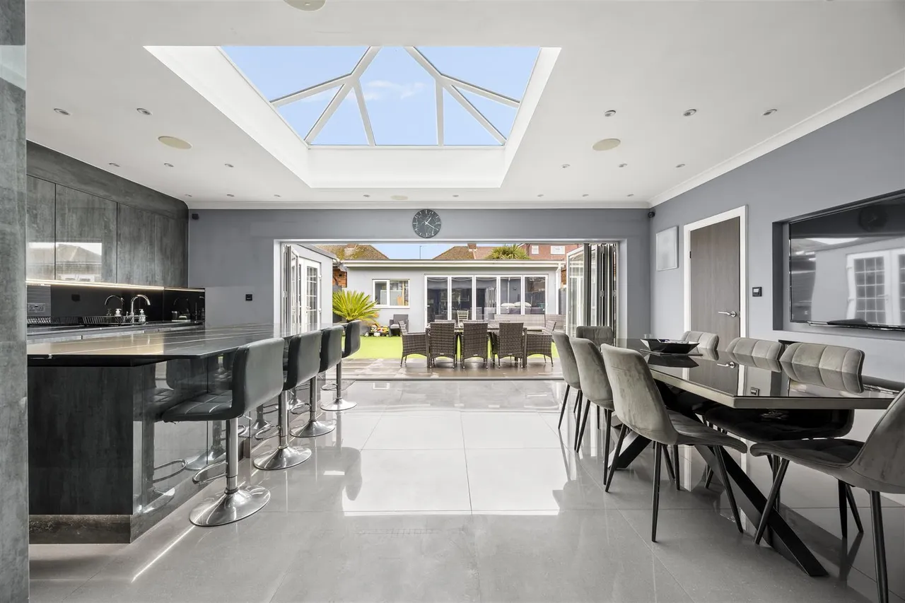 Fern Lane, Heston, photo 5