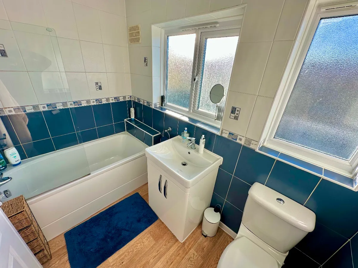 Colne Drive, Harold Hill, photo 7