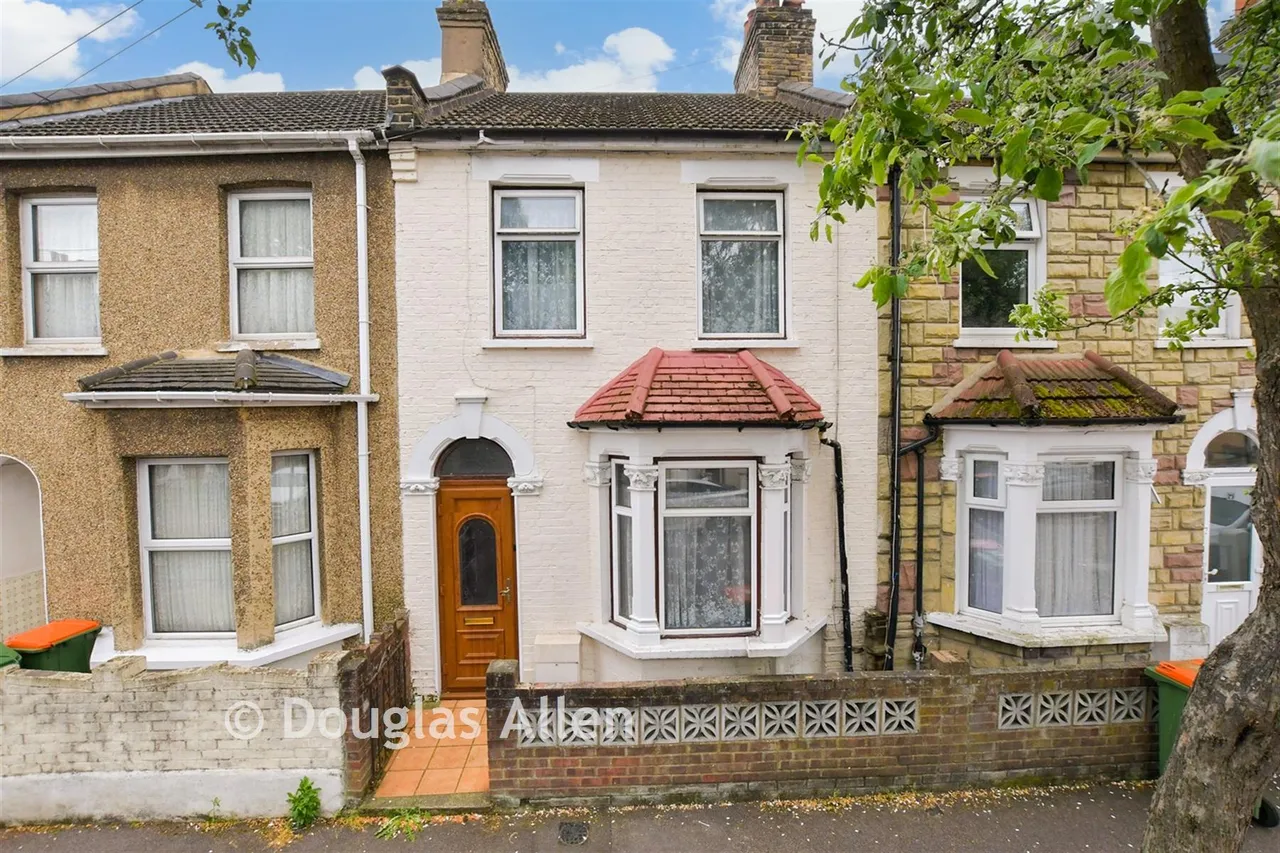3 bed house for sale, Malvern Road, London, E6