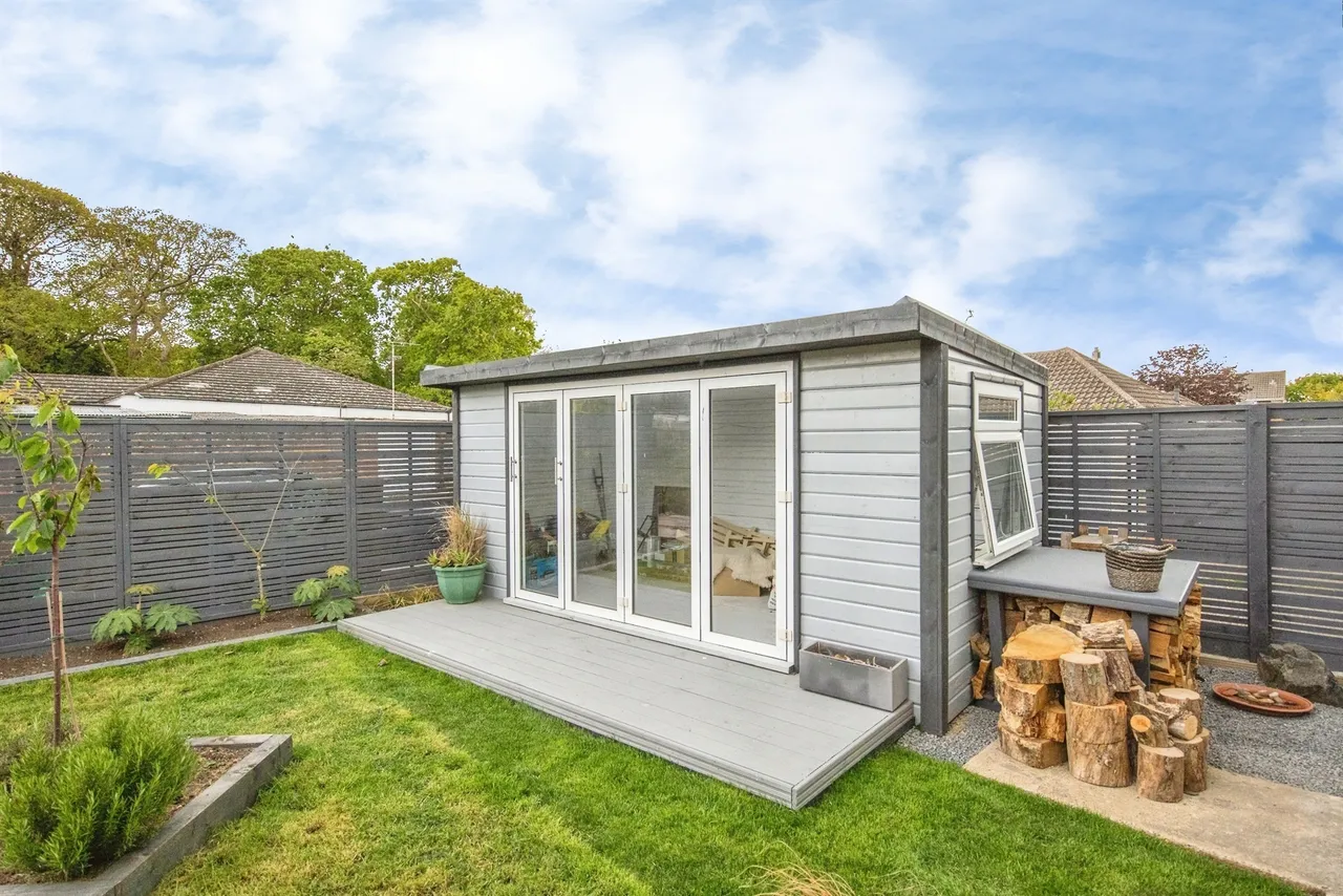 Columbine Gardens, Walton On The Naze, photo 10