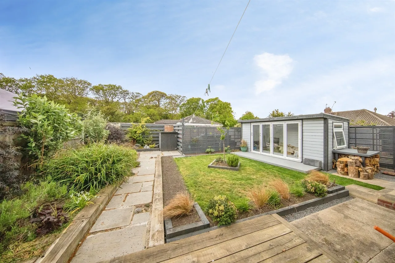 Columbine Gardens, Walton On The Naze, photo 11