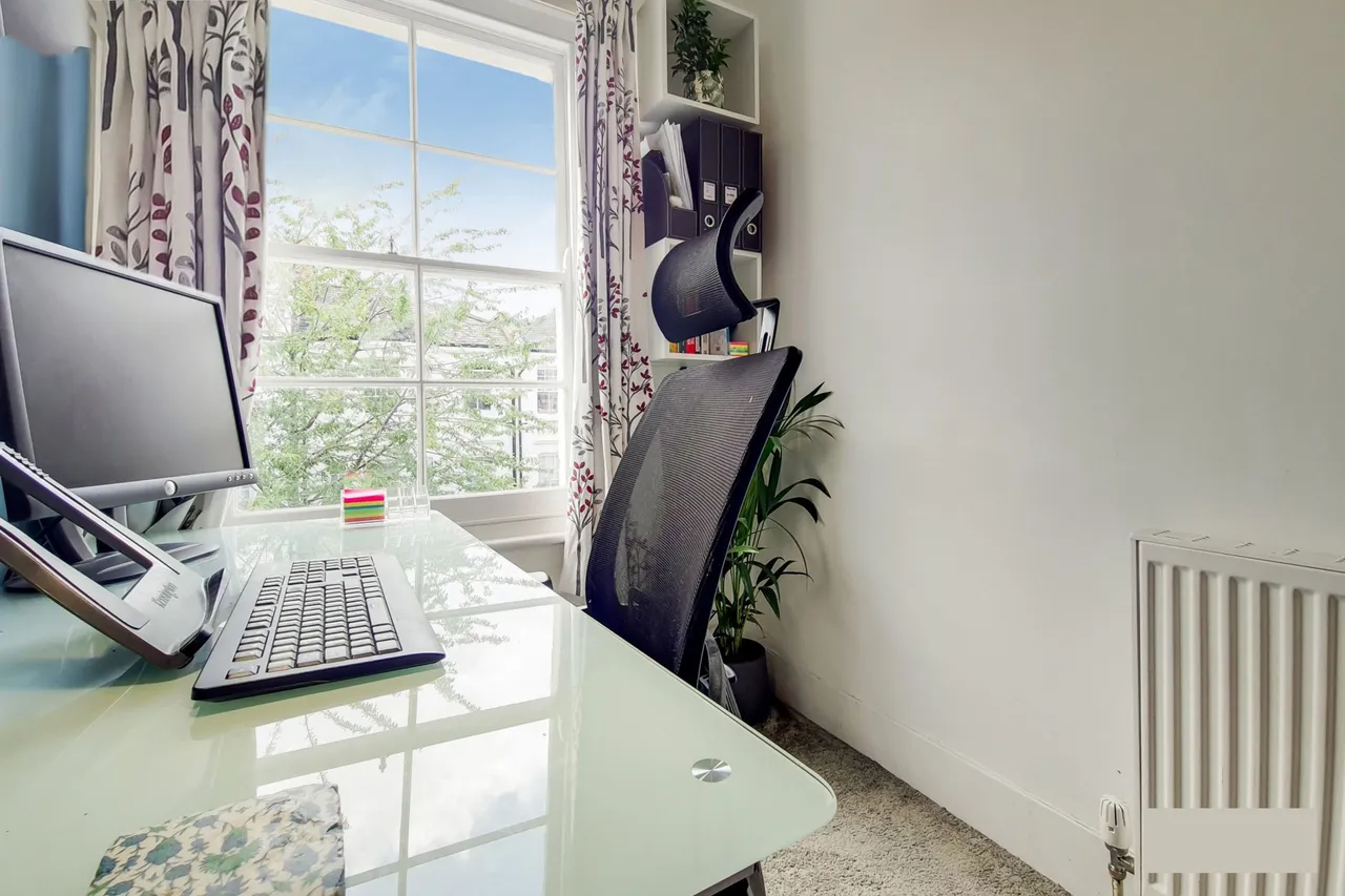 Top Floor Flat, 51 Hackford Road, London, photo 5