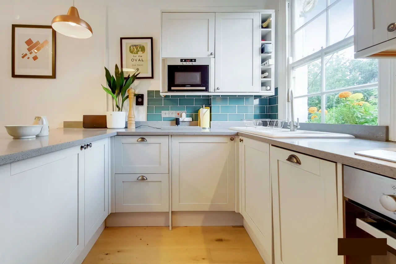 Top Floor Flat, 51 Hackford Road, London, photo 2