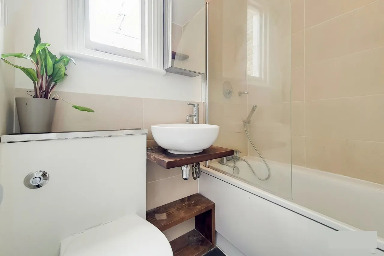 Top Floor Flat, 51 Hackford Road, London, photo 4
