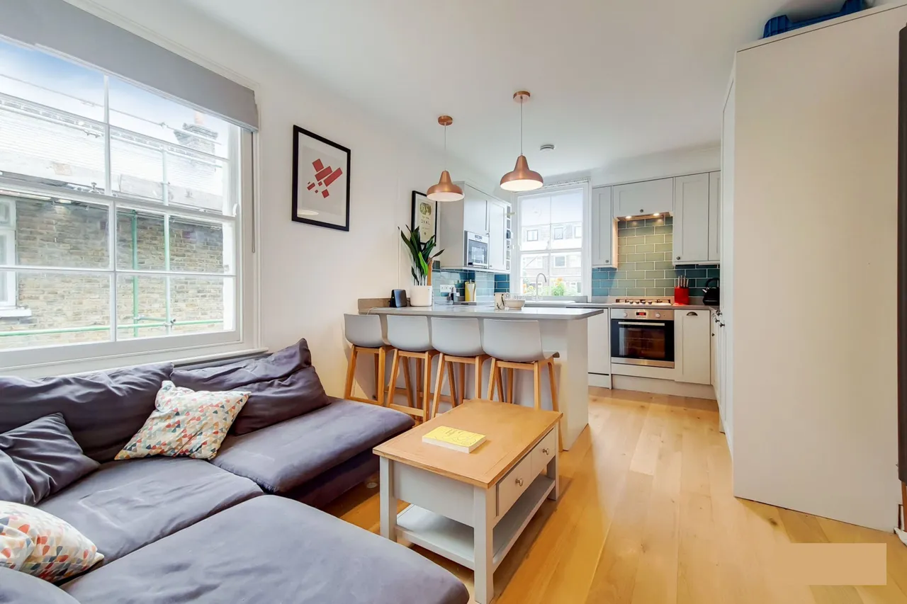 2 bed flat for sale — Top Floor Flat, 51 Hackford Road, London