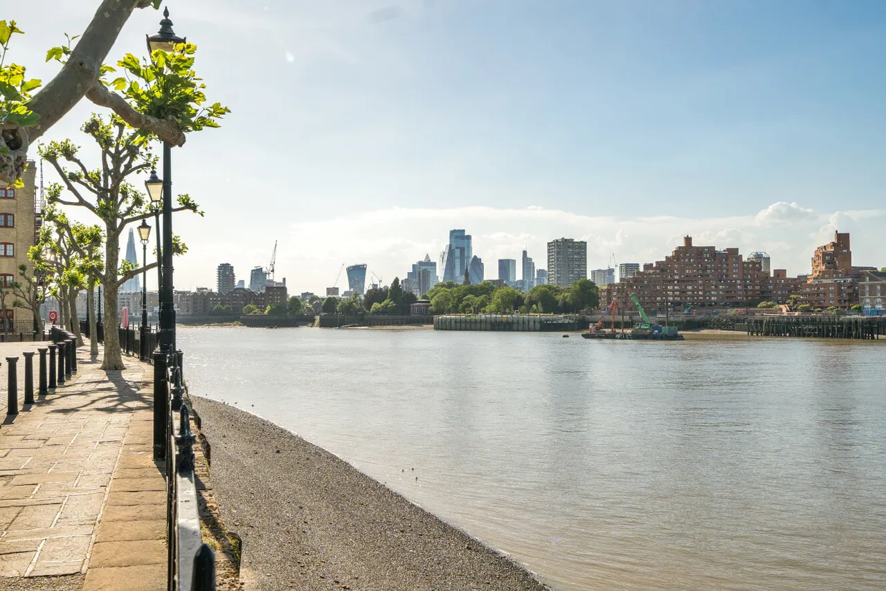Sovereign Crescent, Rotherhithe, London, SE16, photo 5