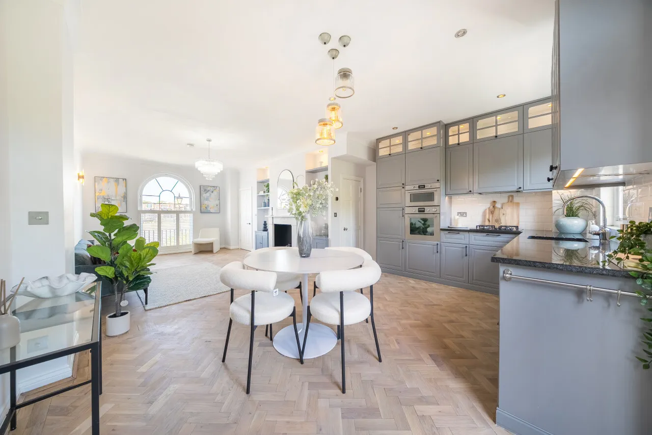Sovereign Crescent, Rotherhithe, London, SE16, photo 2