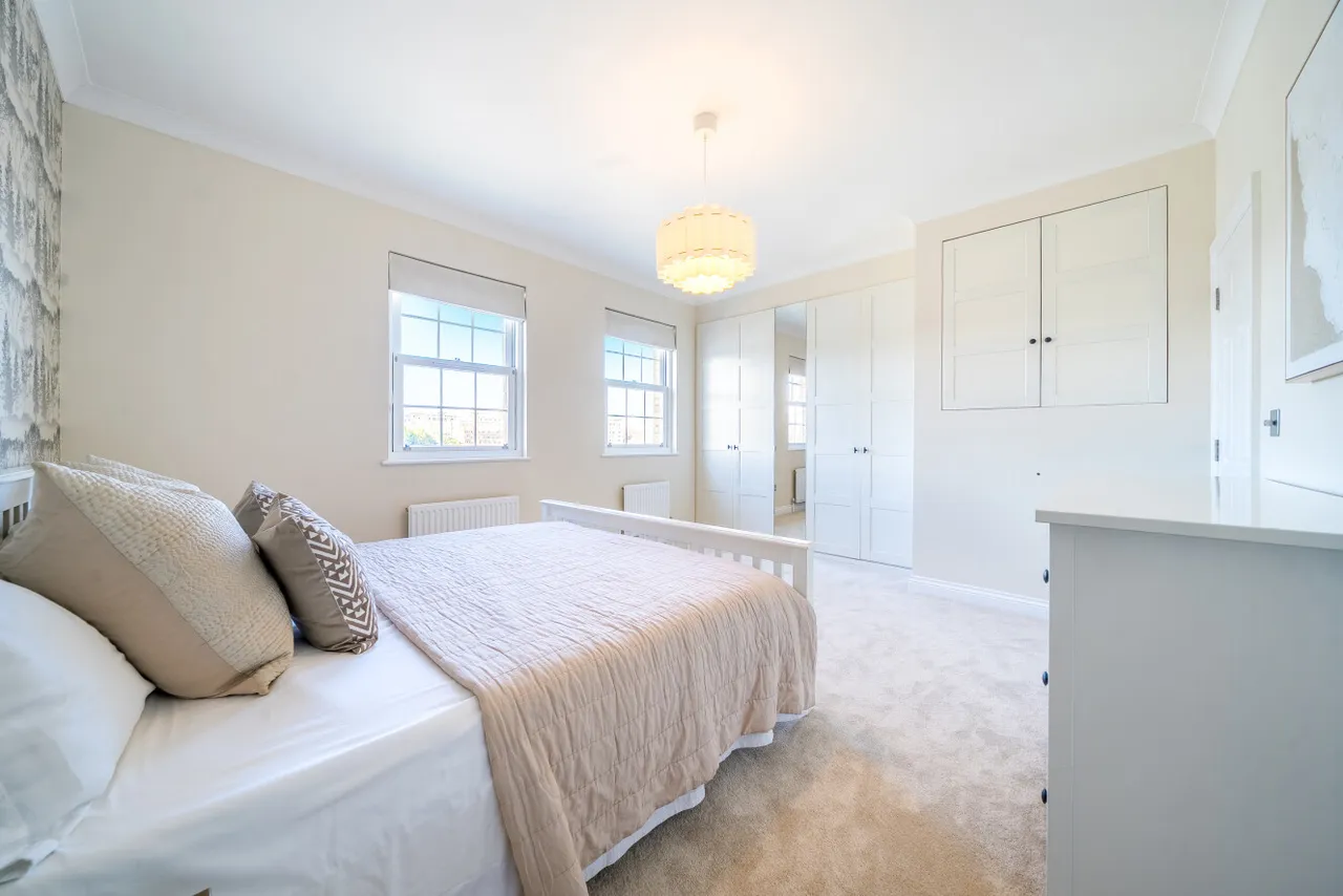 Sovereign Crescent, Rotherhithe, London, SE16, photo 4