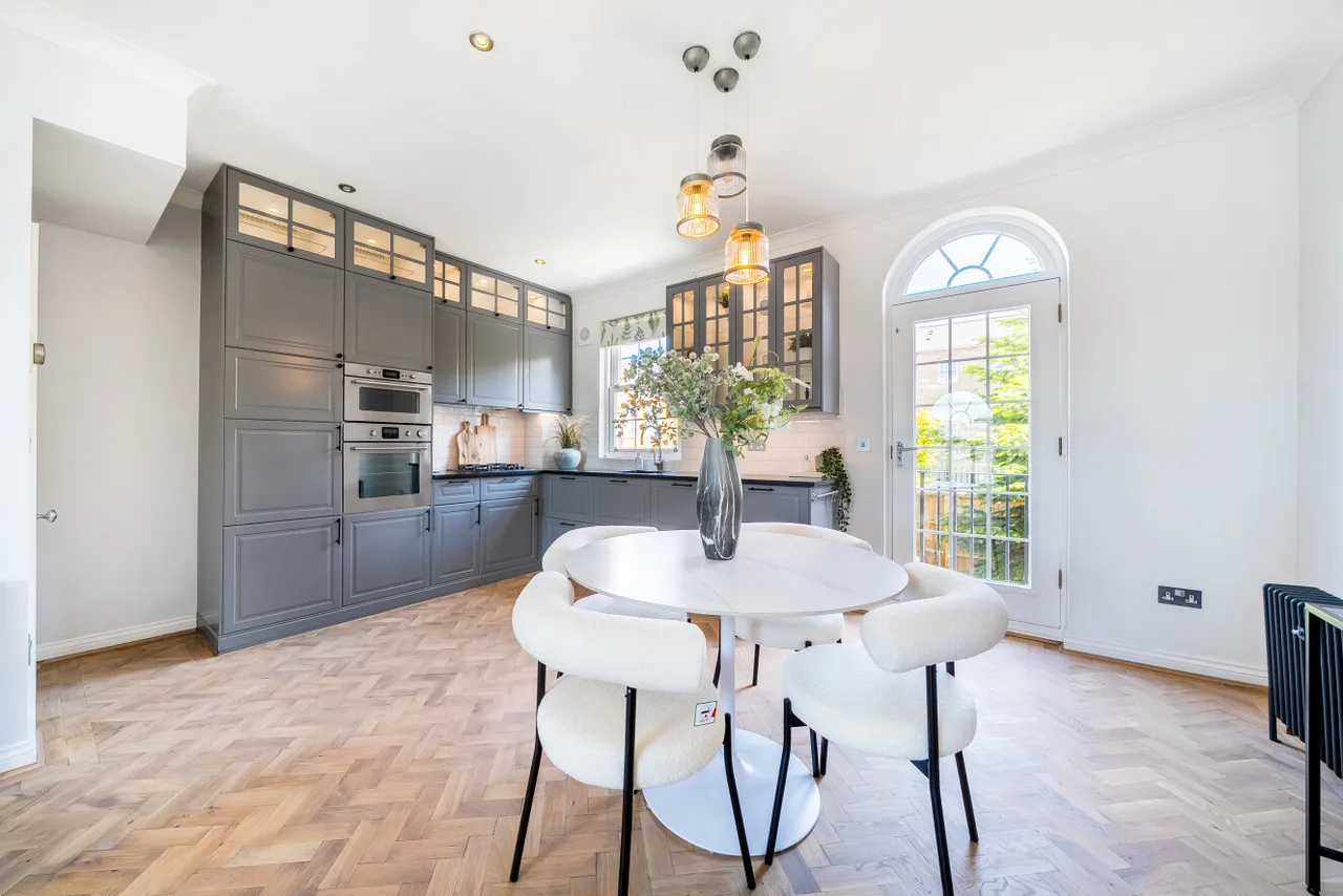 Sovereign Crescent, Rotherhithe, London, SE16, photo 6