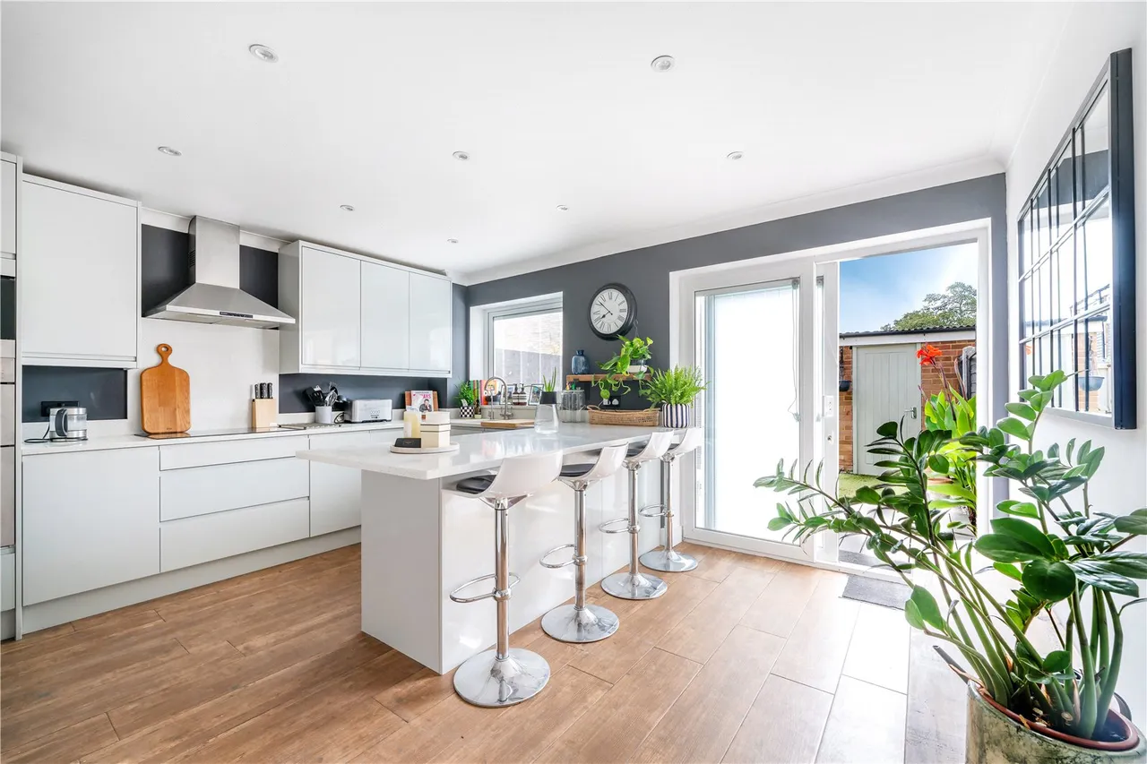 Peregrine Road, Lower Sunbury, TW16 6JJ, photo 2