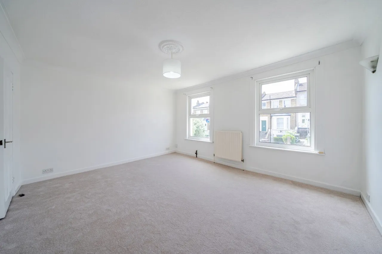 Faversham Road, SE6, photo 2