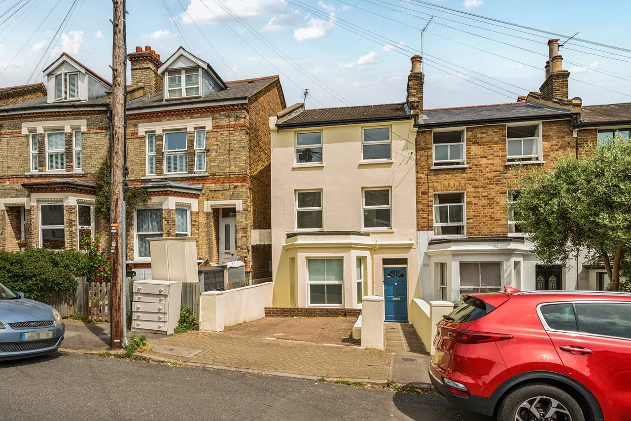 2 bed flat for sale — Faversham Road, SE6
