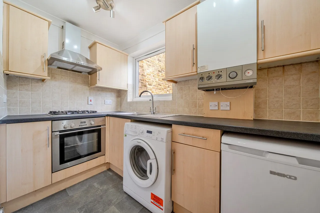 Faversham Road, SE6, photo 5