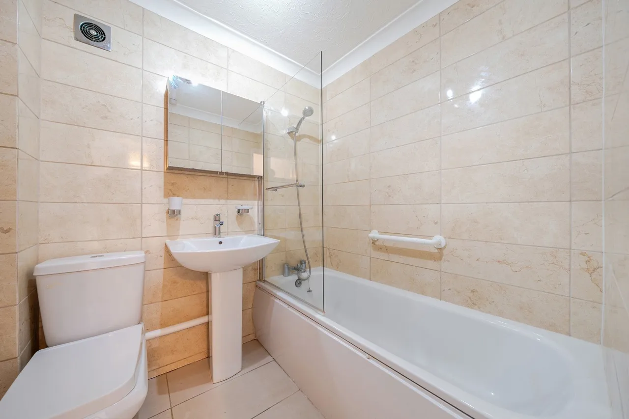 Faversham Road, SE6, photo 6