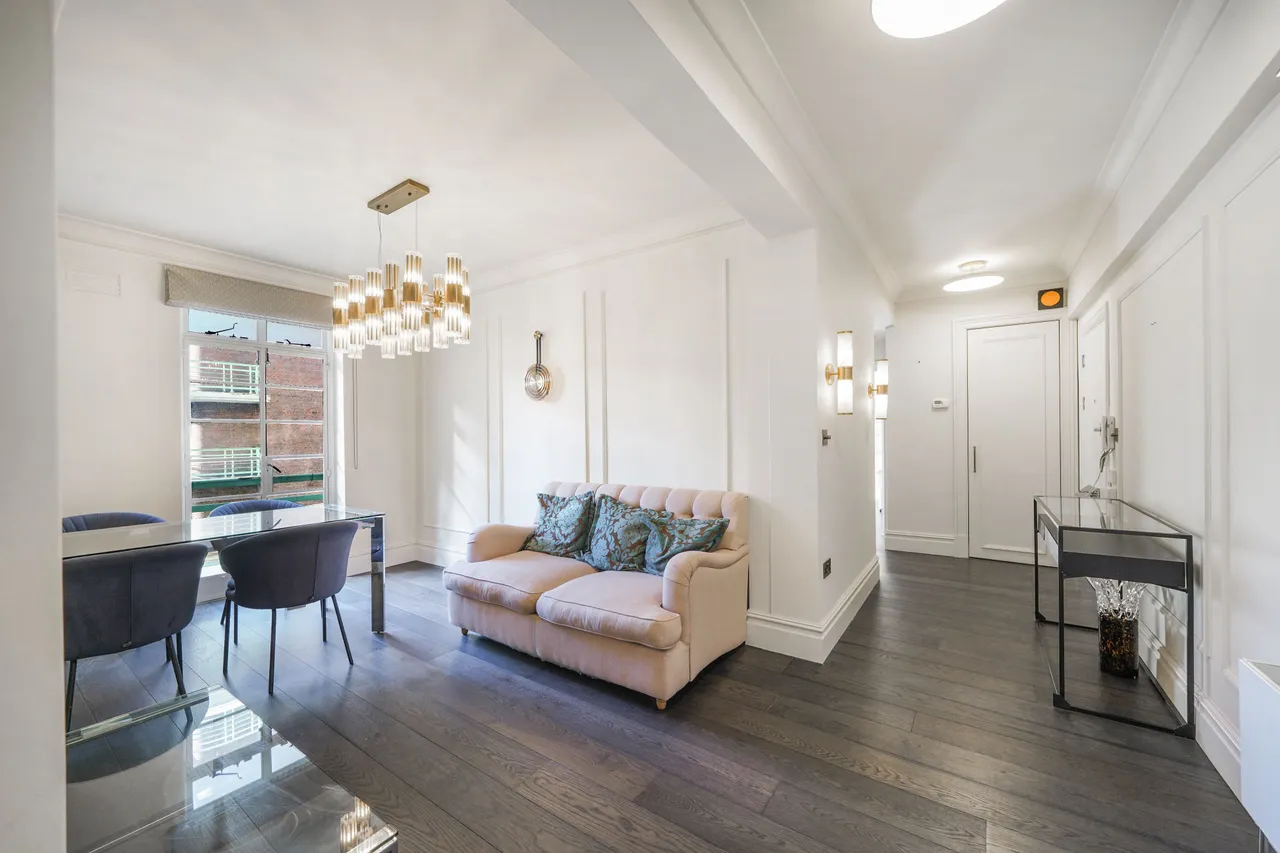 2 bed flat for sale, Gloucester Place, NW1