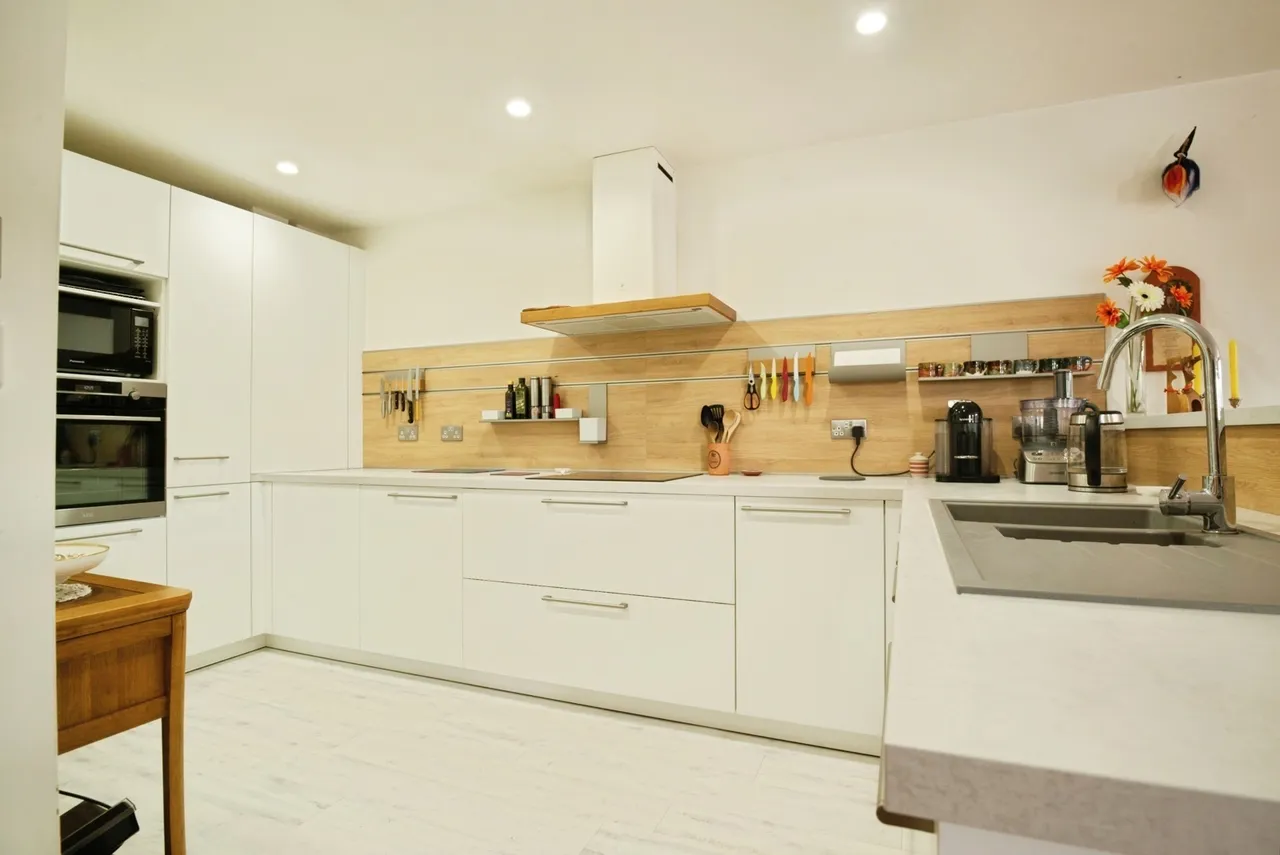 Henke Court, Cardiff, CF10, photo 3