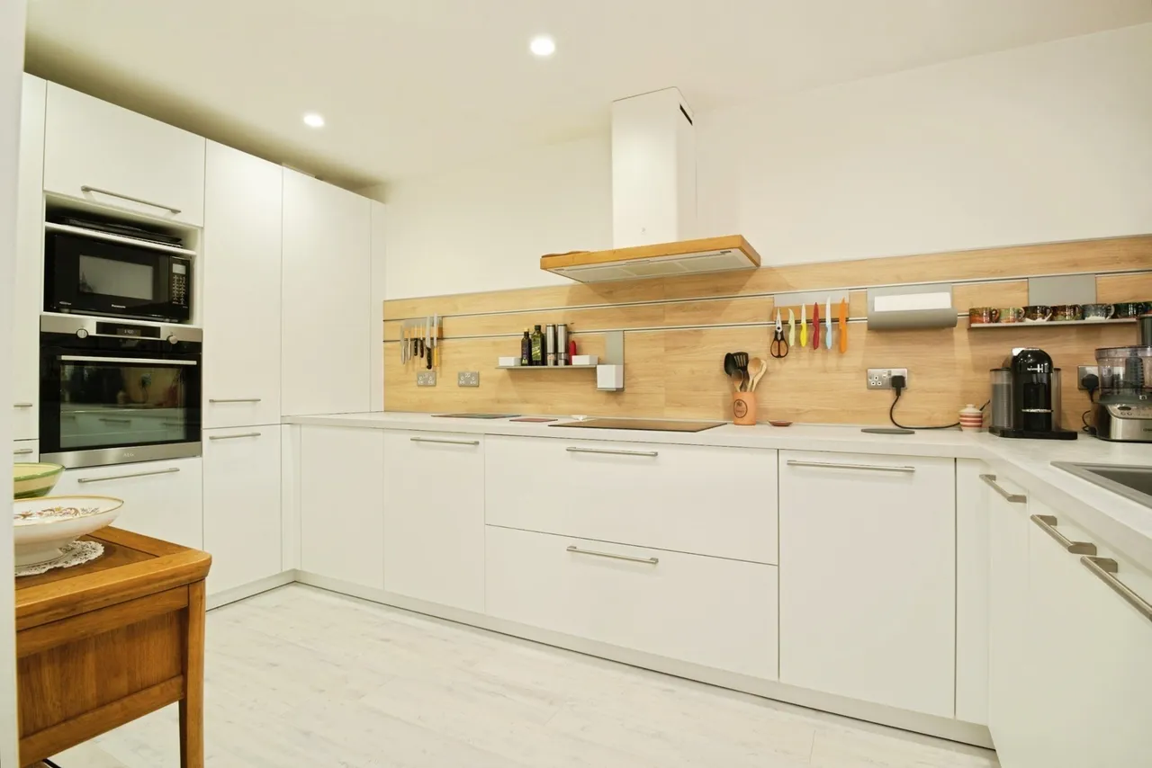 Henke Court, Cardiff, CF10, photo 12