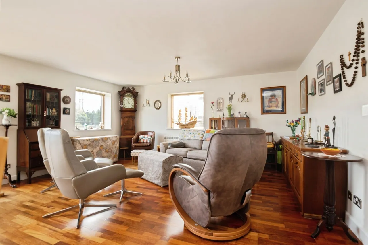 Henke Court, Cardiff, CF10, photo 2