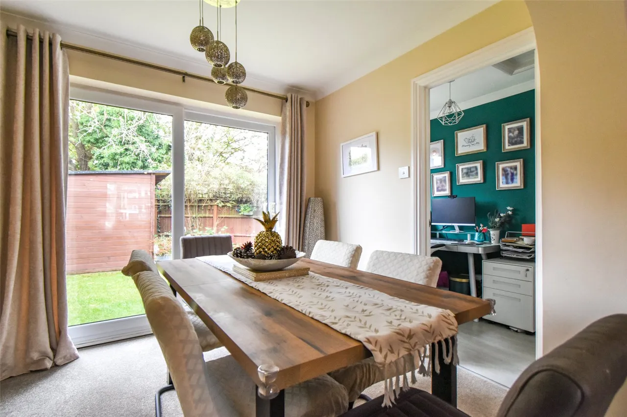 Oaktree Drive, Hook, Hampshire, RG27 9RA, photo 4