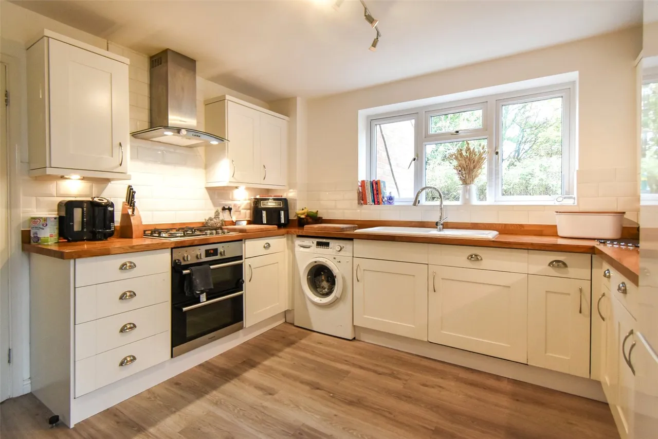 Oaktree Drive, Hook, Hampshire, RG27 9RA, photo 17