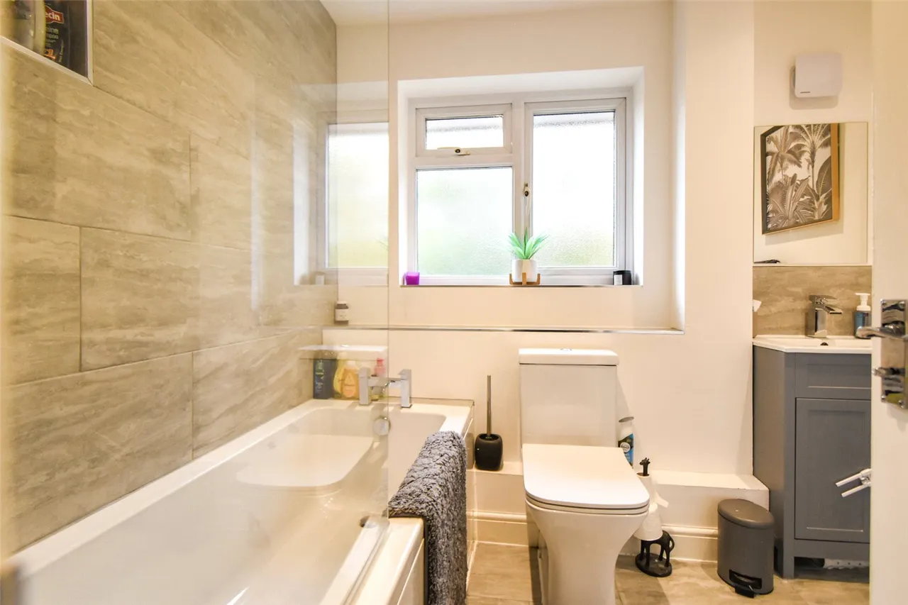 Oaktree Drive, Hook, Hampshire, RG27 9RA, photo 12