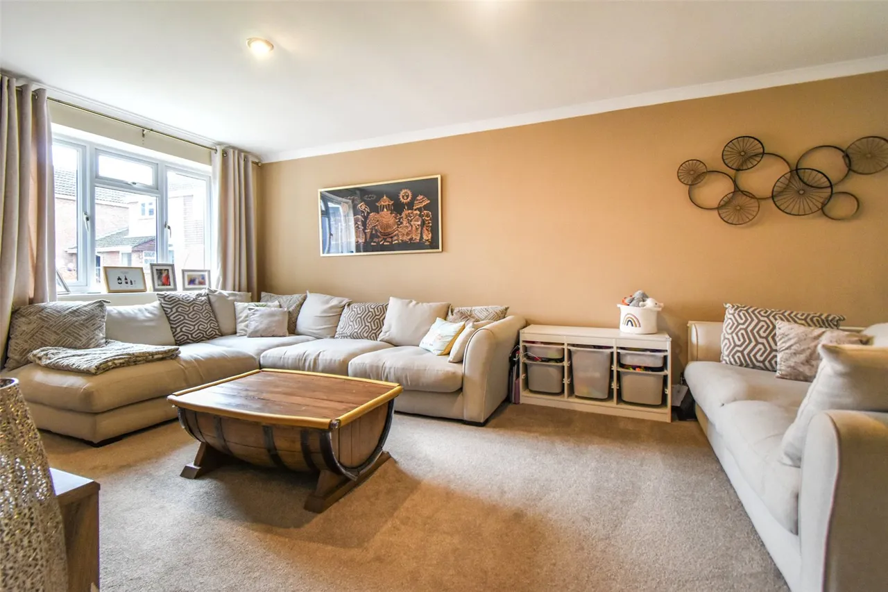 Oaktree Drive, Hook, Hampshire, RG27 9RA, photo 2