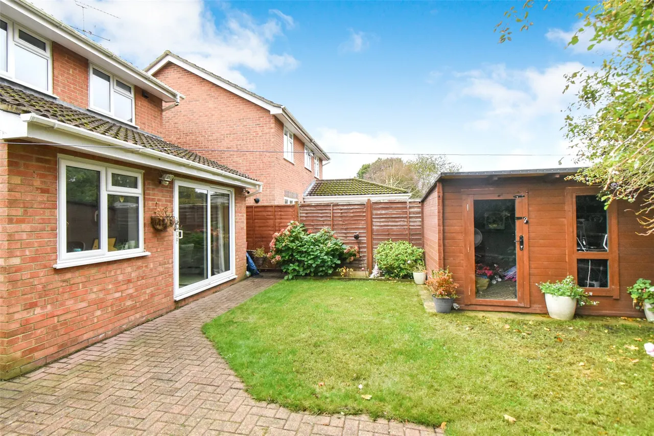 Oaktree Drive, Hook, Hampshire, RG27 9RA, photo 5