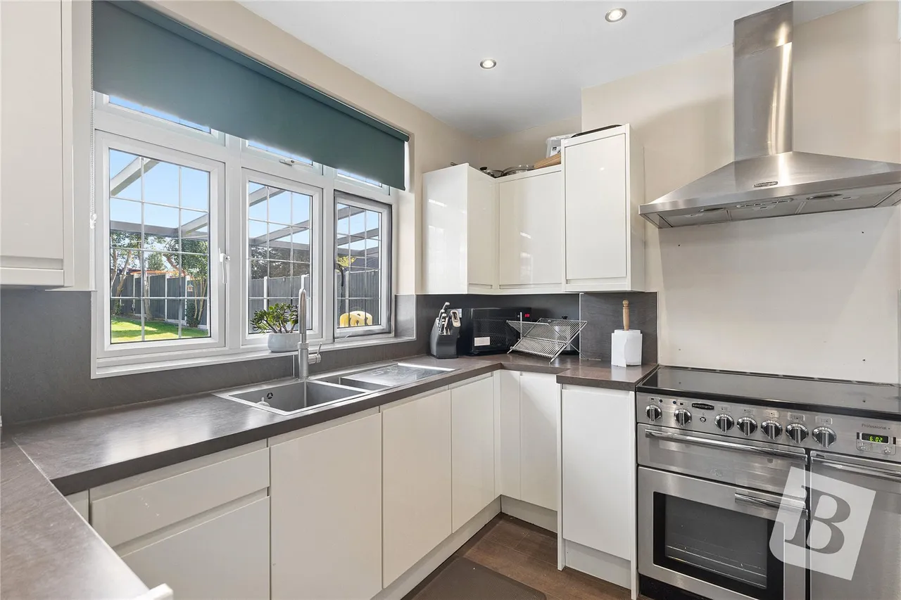 Mill Park Avenue, Hornchurch, RM12, photo 6