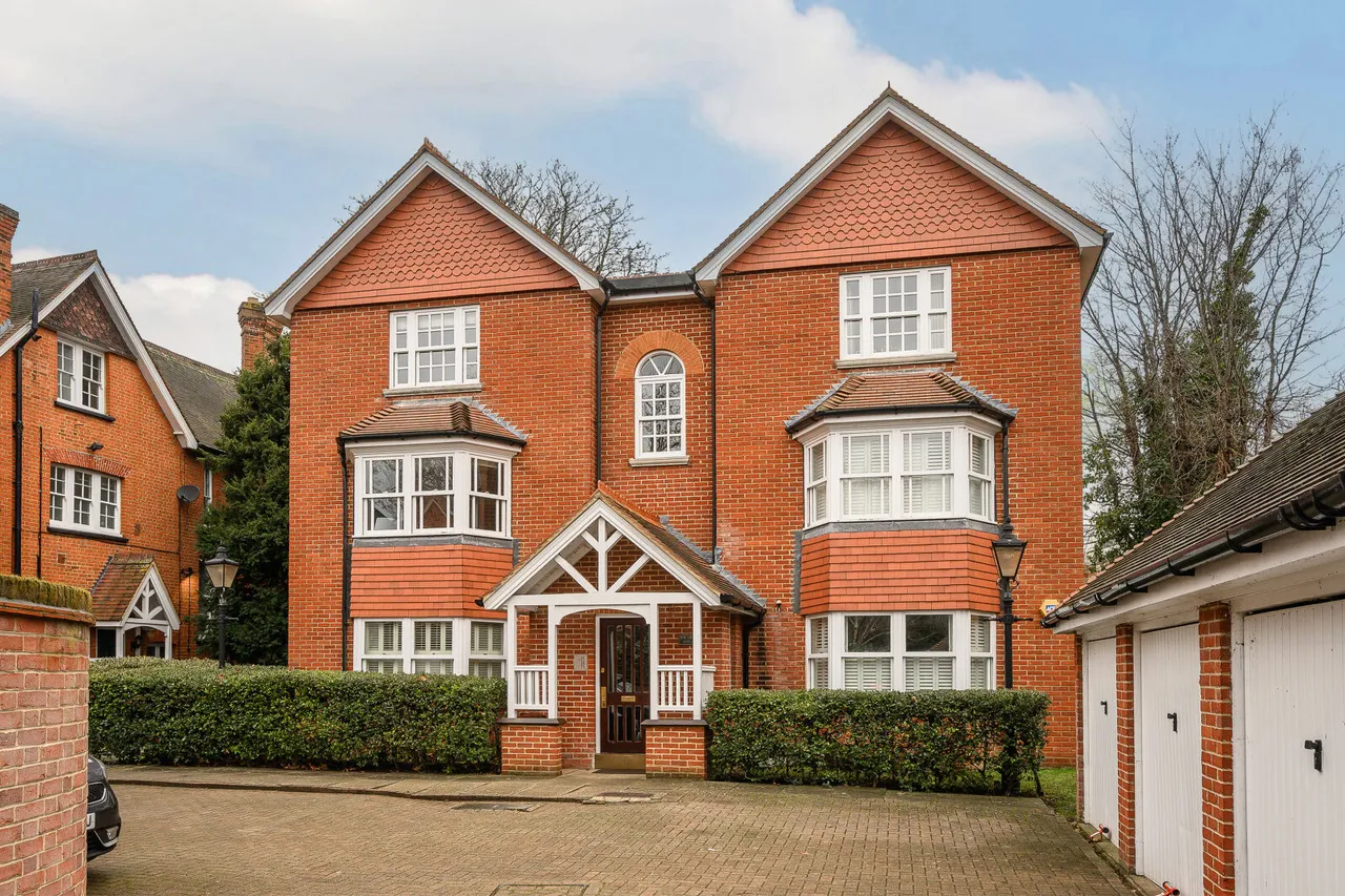 2 bed flat for sale, Kingston Road, Wimbledon, SW19