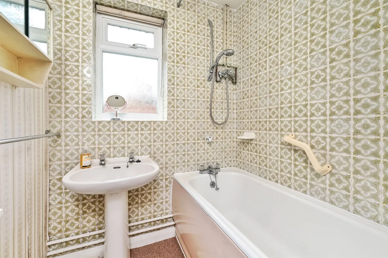 Old Rectory Drive, Ash, Guildford, Surrey, GU12 6EX, photo 5