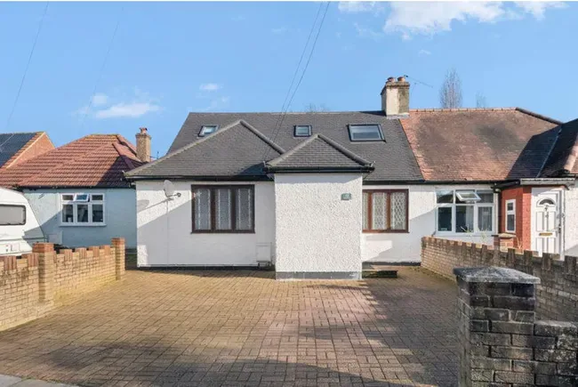 4 bed house for sale — Bengarth Road, Northolt