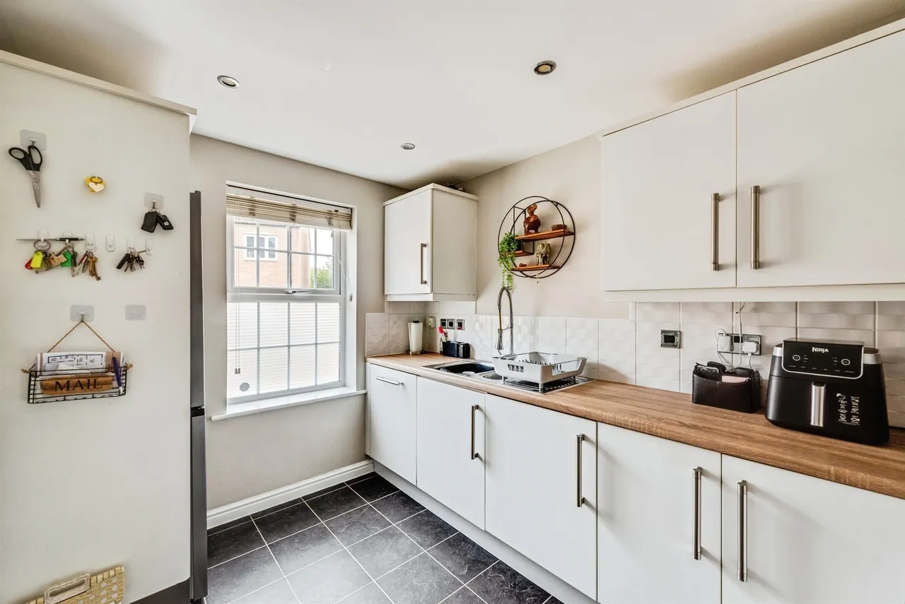 Havisham Drive, Swindon, SN25, photo 4