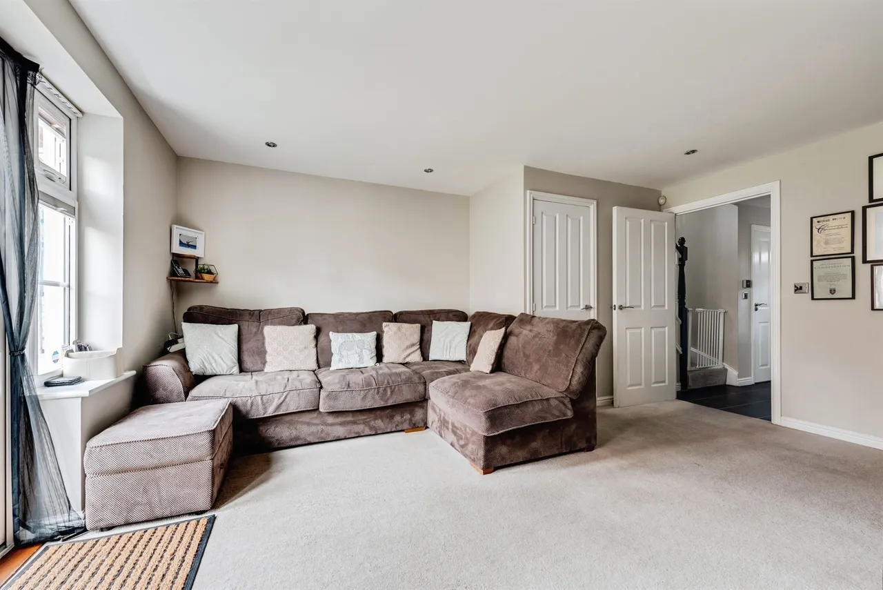 Havisham Drive, Swindon, SN25, photo 2