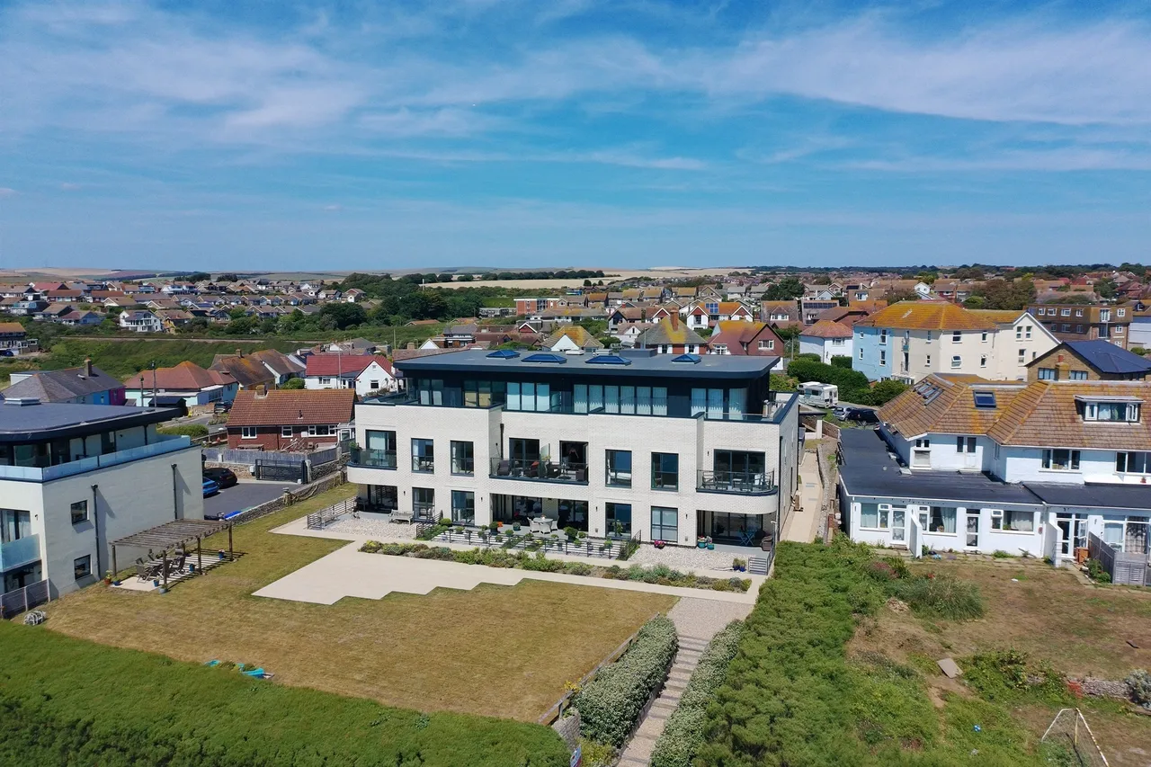 2 bed flat for sale, Claremont Road, Seaford, BN25