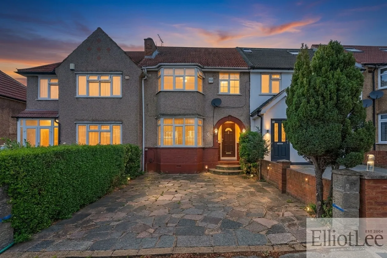 3 bed house for sale — Sherwood Avenue, Greenford, UB6