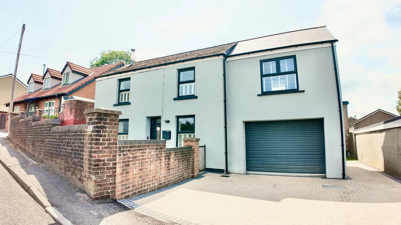 3 bed house for sale — Carno Street, Rhymney, NP22