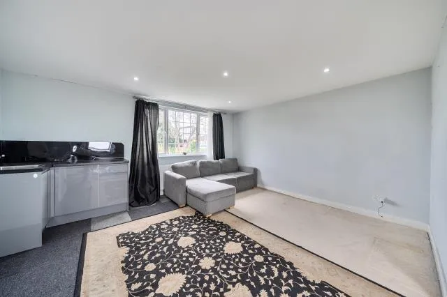 Colindeep Gardens, London, NW4, photo 18