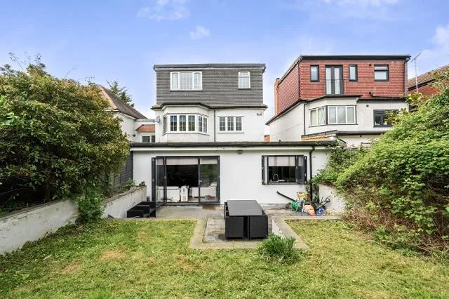 Colindeep Gardens, London, NW4, photo 22