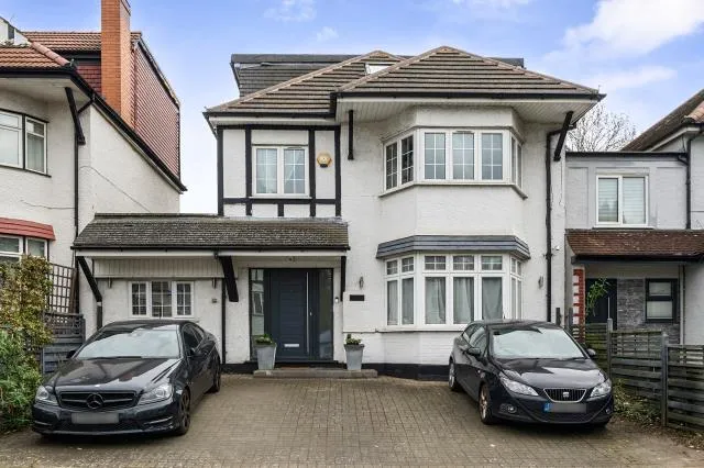 5 bed house for sale, Colindeep Gardens, London, NW4