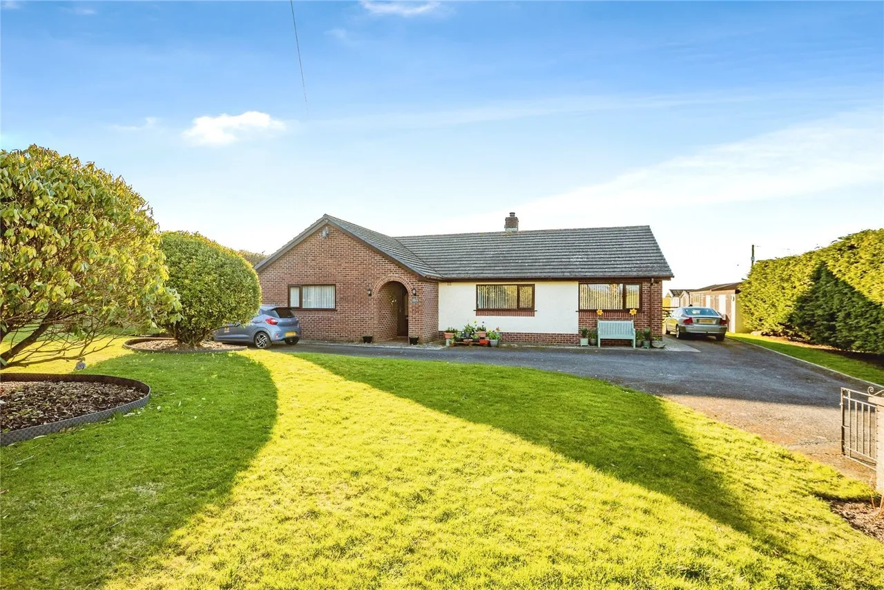 Llanrhystud, SY23, photo 4