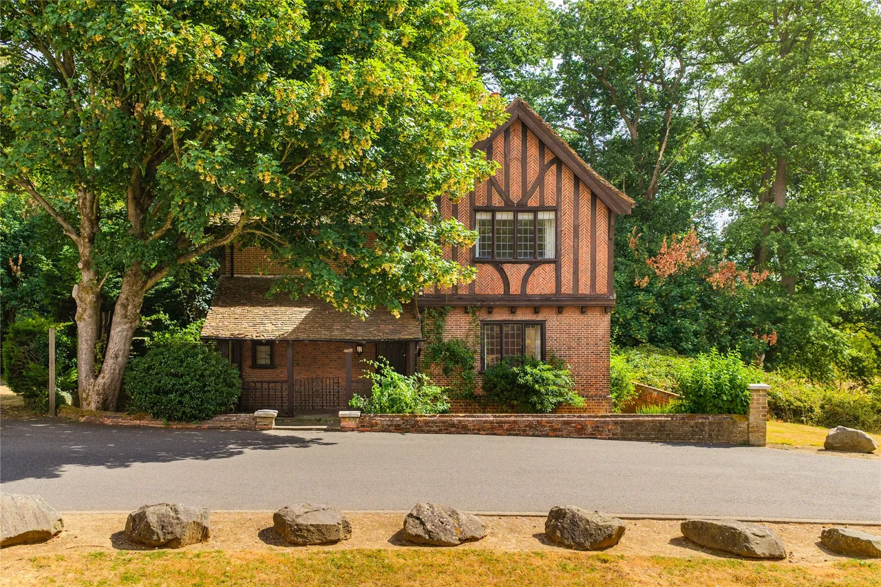 3 bed house for sale, North Lodge, Putteridge Park, LU2