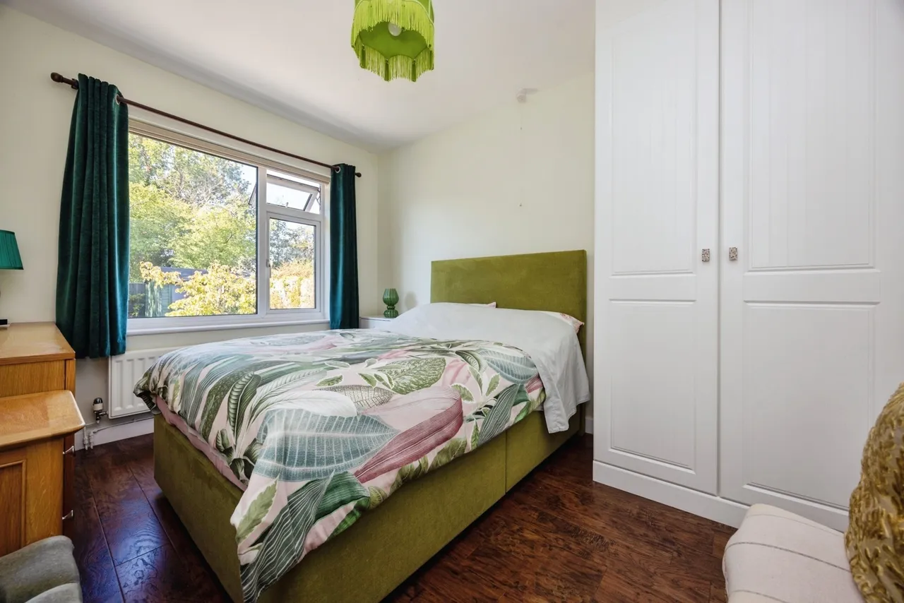 Powell Close, Guildford, GU2, photo 7