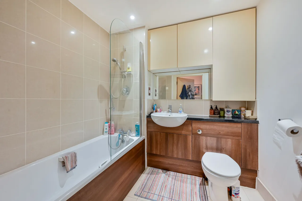 LG 02 Wallis House, Great West Road, Brentford, photo 5