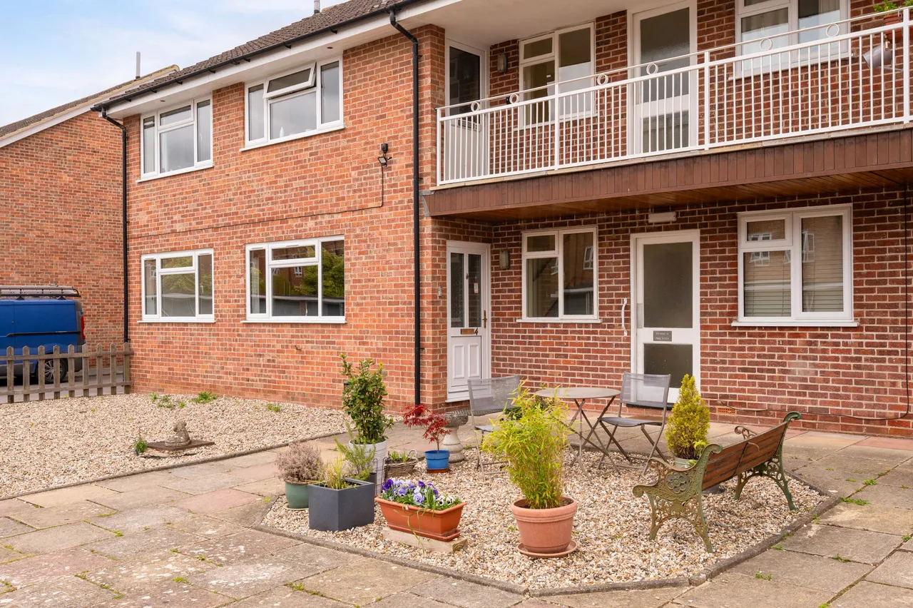 2 bed flat for sale — Boundary Road, Newbury, RG14