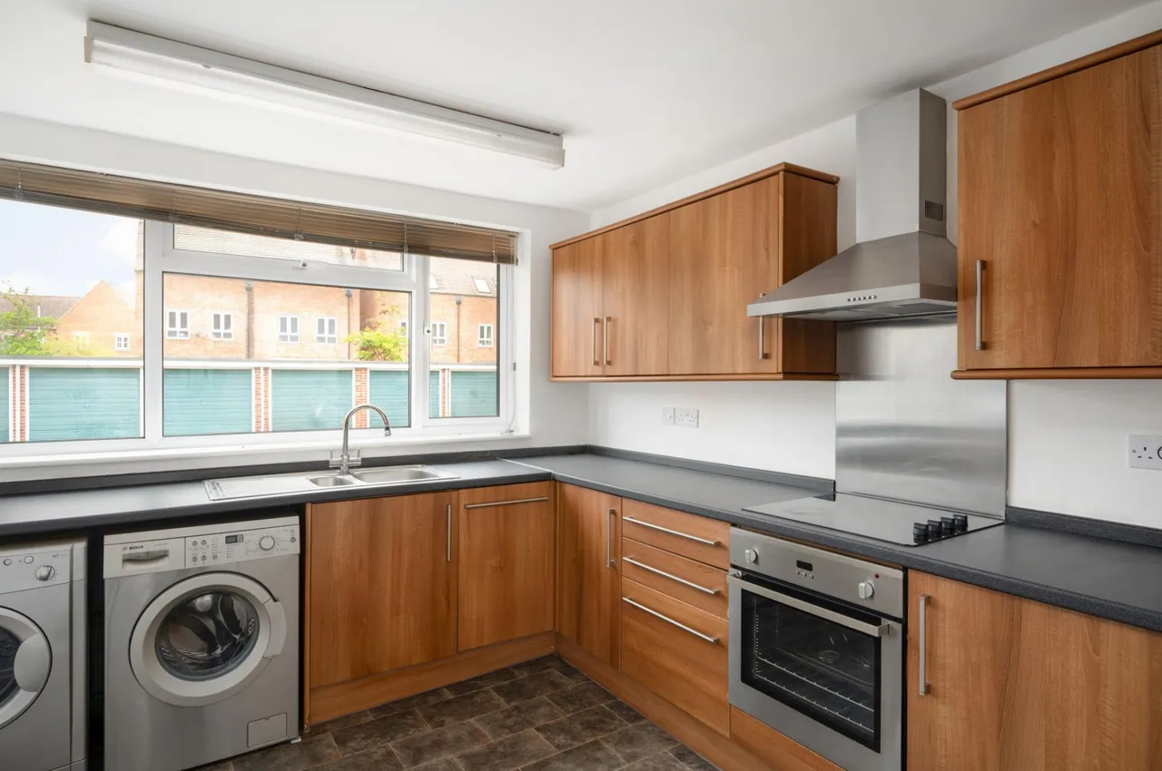 Boundary Road, Newbury, RG14, photo 2