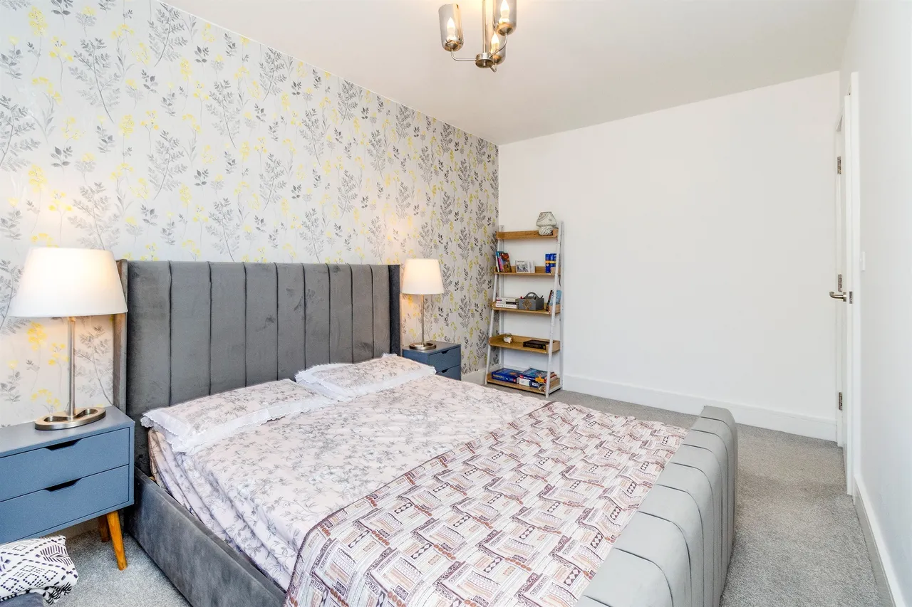 Silverstone Drive, Oxley, Wolverhampton, photo 9