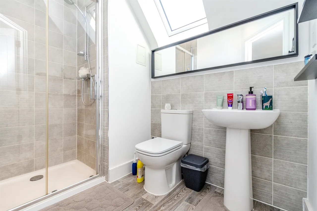 Silverstone Drive, Oxley, Wolverhampton, photo 11