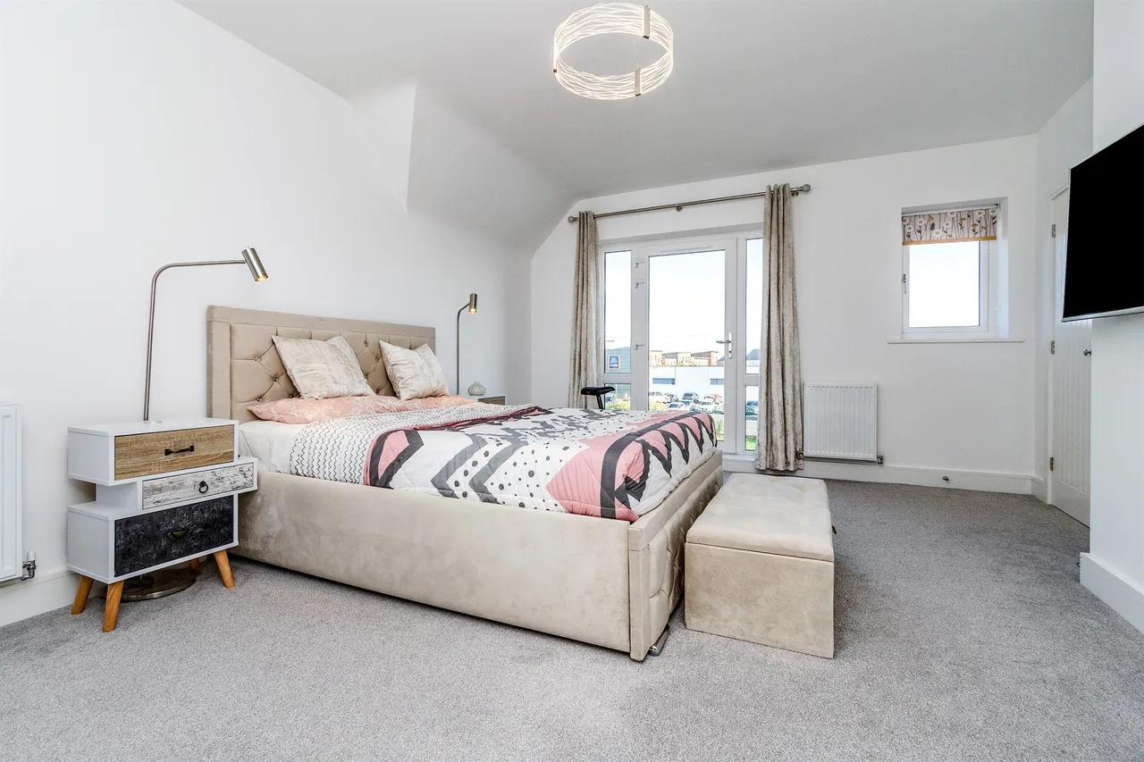 Silverstone Drive, Oxley, Wolverhampton, photo 8